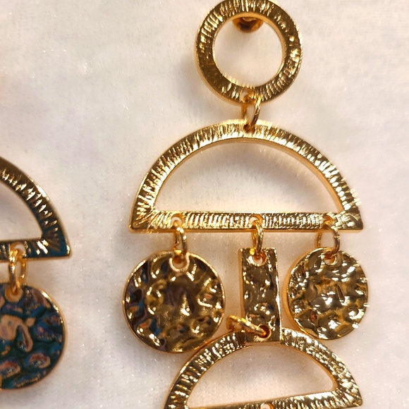 Gold dangle style post earrings - Picture 4 of 4